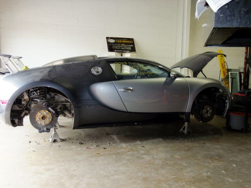 Illustration for article titled Texas Bugatti Insurance Adjuster Photos Show A Seriously Stripped Veyron